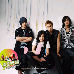 情侣把冰块放在女方的屁股上变态文
