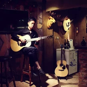 情侣把冰块放在女方的屁股上变态文
